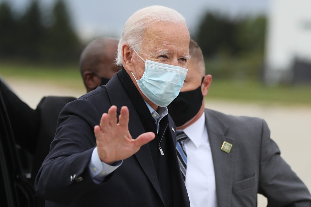 Joe Biden wearing a mask 