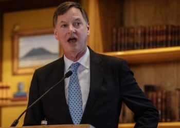 Chicago Fed President Charles Evans told CNBC that the current spate of inflation wouldn't last and ultimately will fall below the central bank's target.