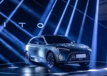 Huawei shows its first electric car