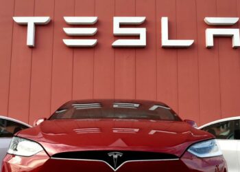 Tesla closed 2021 with record sales