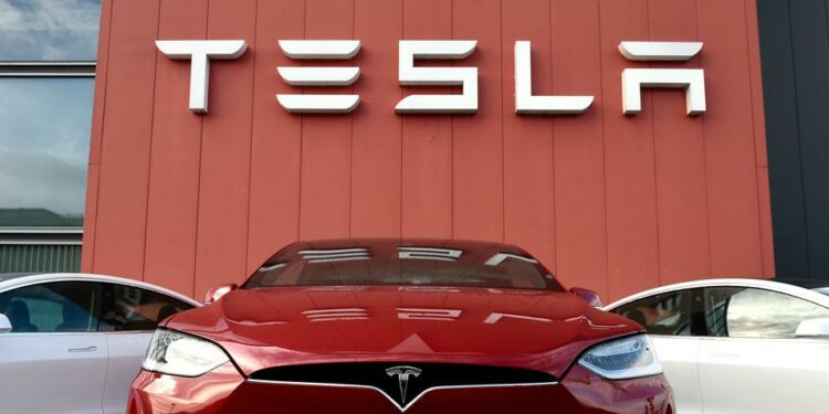 Tesla closed 2021 with record sales