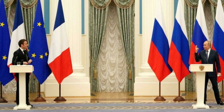 Putin and Macron meeting